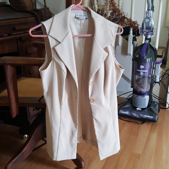 Cute women's suit - Picture 2 of 6